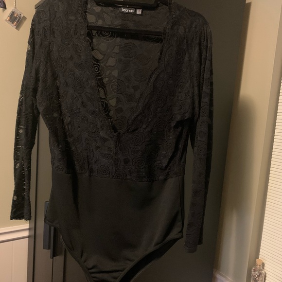 Boohoo- Plunge V neck Lace Bodysuit - Picture 2 of 2